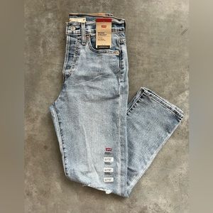 NWT Levi Wedgie Straight Jeans W27